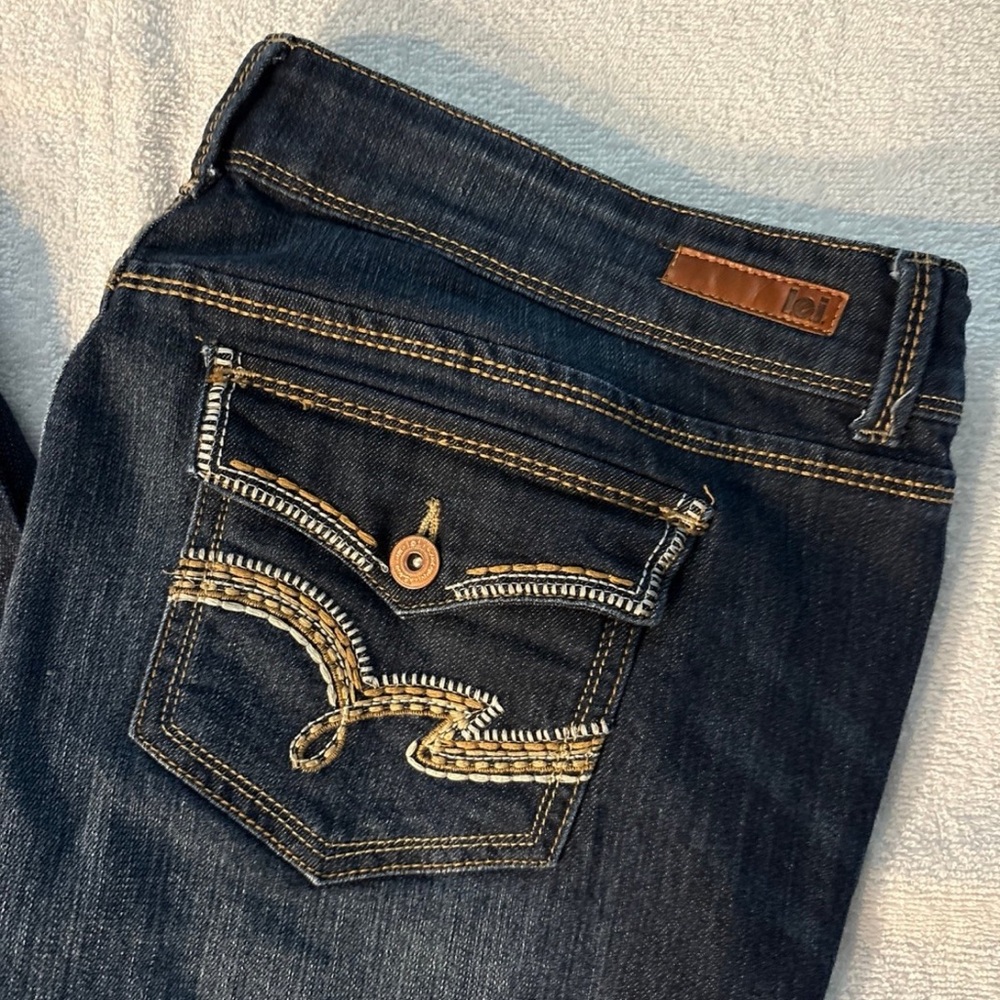 LEI Sophia Hipster Flare Women’s Blue Jeans with Embroidered Pockets